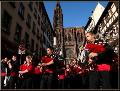 31/05 : défilé au pied de la cathédrale de Strasbourg