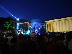 devant la maison carrée