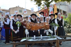 Les Plijadur An Dañs devant le cochon 2014