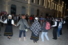 danse avec le public place de la Calade