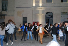 danse avec le public place de la Calade