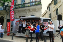 défilé dans les rues