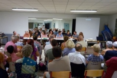 L'assemblée généralement attentive